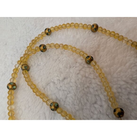 Vintage Hand-Carved Jade Pendant Necklace Yellow & Unique Beads Non- Adjustable - Picture 6 of 8